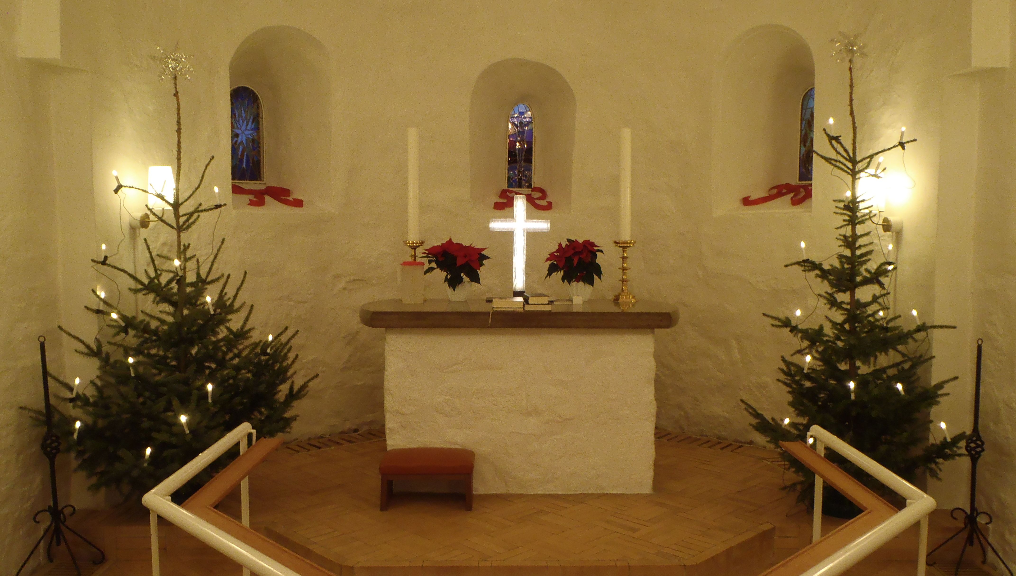 Juletræer i koret i Ny Kirke